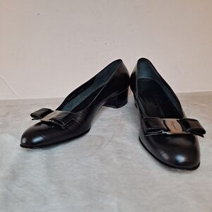 Salvatore Ferragamo Vara Bow Heels Black Leather Croc Print Womens 6-2A (Narrow)